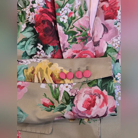 Dolce & Gabbana Floral Blazer in Red, Pink, and Yellow, Silk Blend - Picture 11 of 13